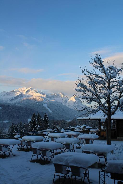 Pfeiffer Alm Am Sonnenhang Mit Blick Auf Die Zugspitze Garmisch-Partenkirchen Dış mekan fotoğraf