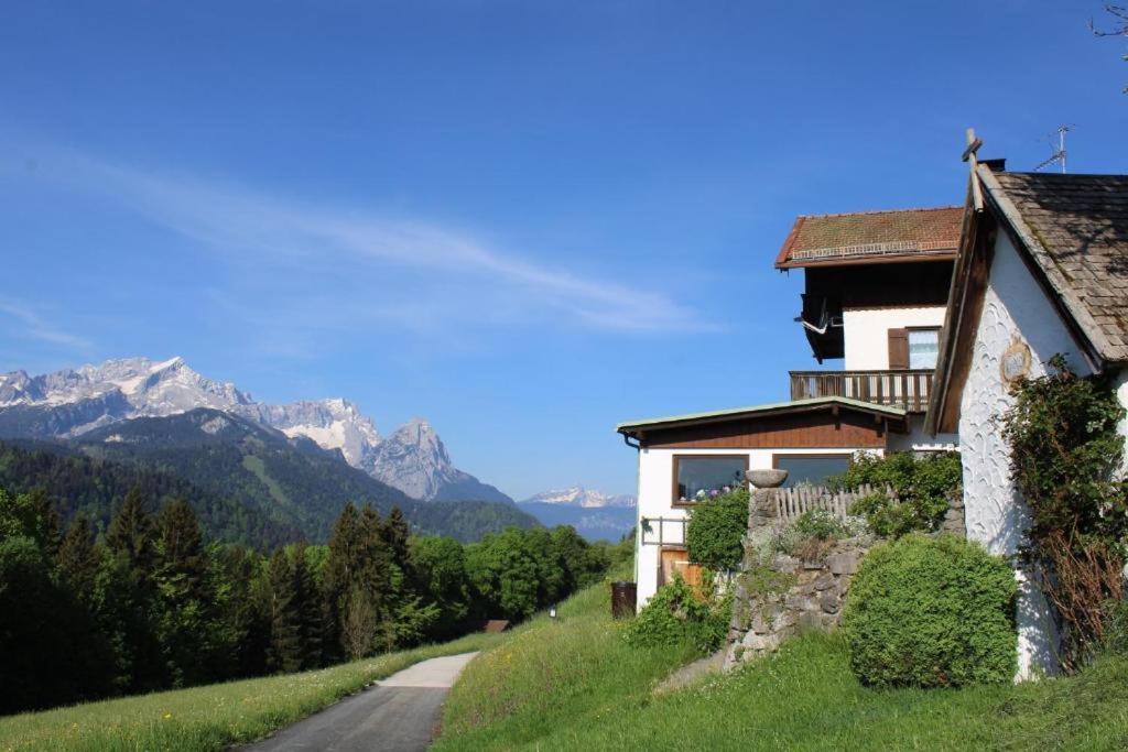 Pfeiffer Alm Am Sonnenhang Mit Blick Auf Die Zugspitze Garmisch-Partenkirchen Dış mekan fotoğraf