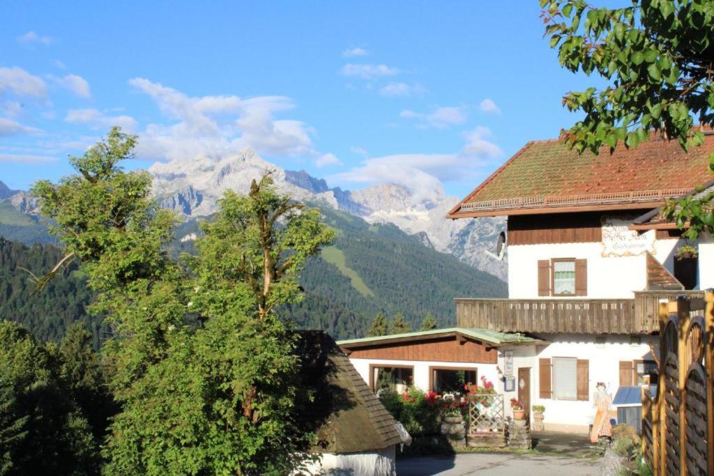 Pfeiffer Alm Am Sonnenhang Mit Blick Auf Die Zugspitze Garmisch-Partenkirchen Dış mekan fotoğraf